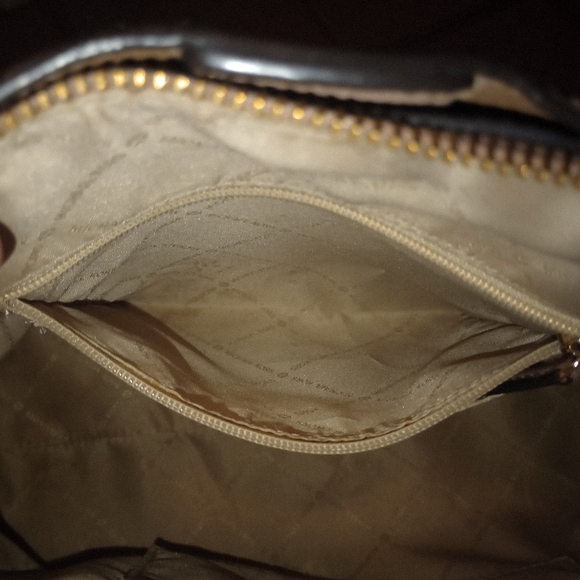 Michael kors Veronica Medium Saffiano Leather Dome Satchel with Matching Wallet - Picture 8 of 16